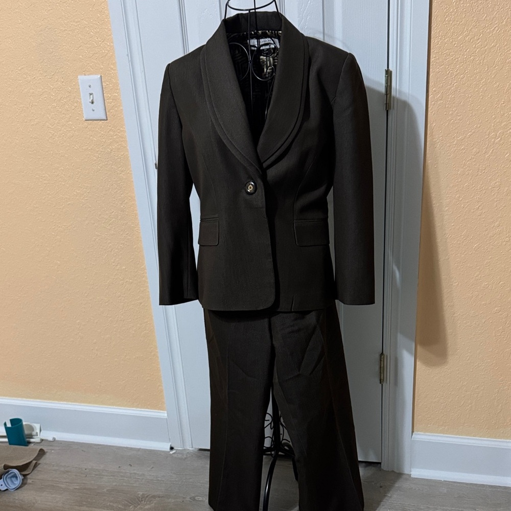 Striking Dark Brown Women's Suit Set